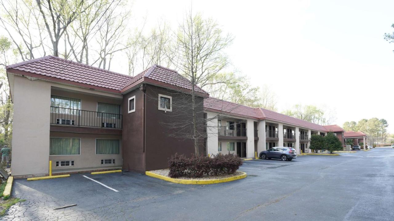 Motel 6 Atlanta Ga Atlanta Airport East מראה חיצוני תמונה