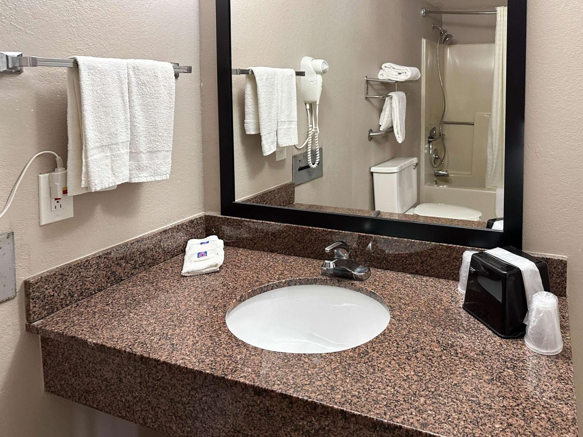 Motel 6 Atlanta Ga Atlanta Airport East מראה חיצוני תמונה